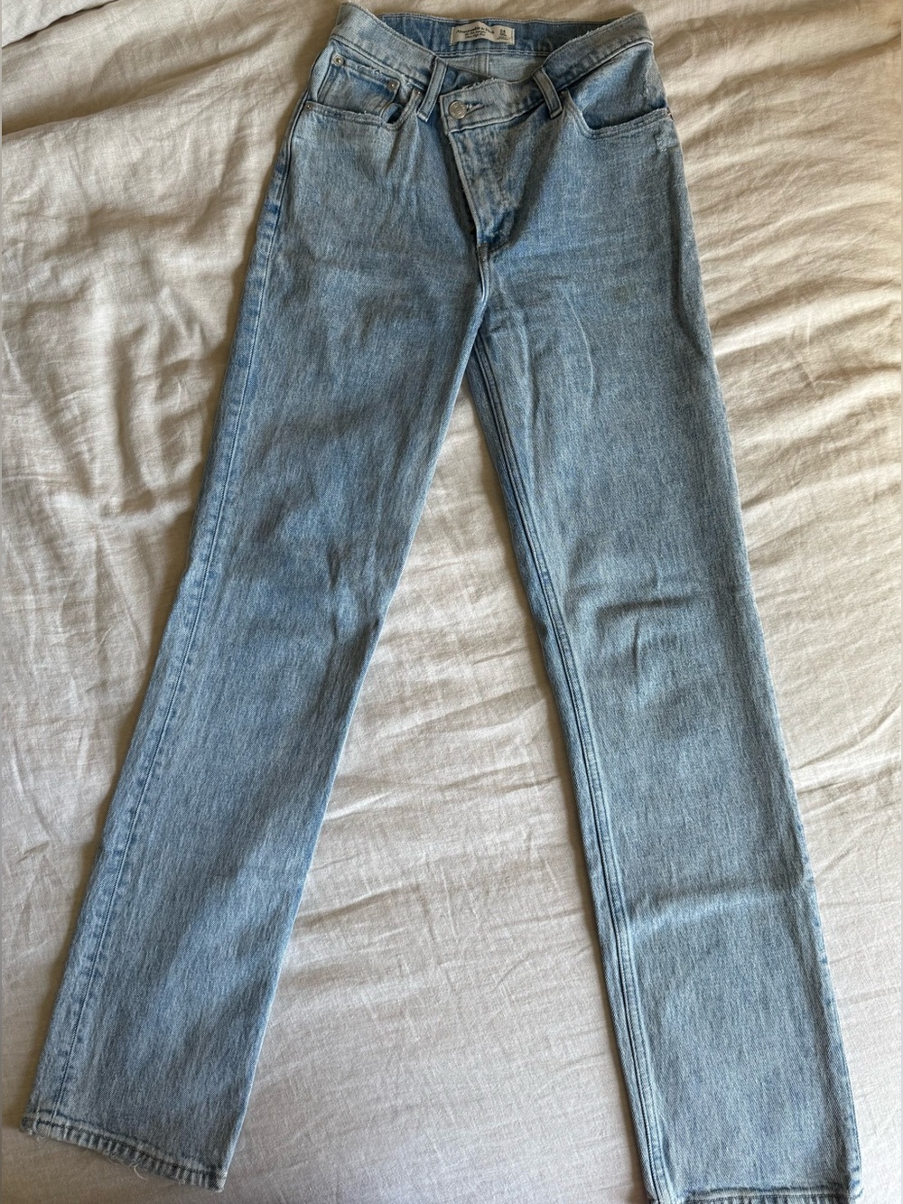 Abercrombie 90’s Straight Ultra High Rise Cross Over Button Jeans 24